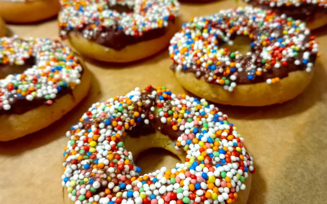 Receita de argolas de morango com cobertura de chocolate – sem glúten