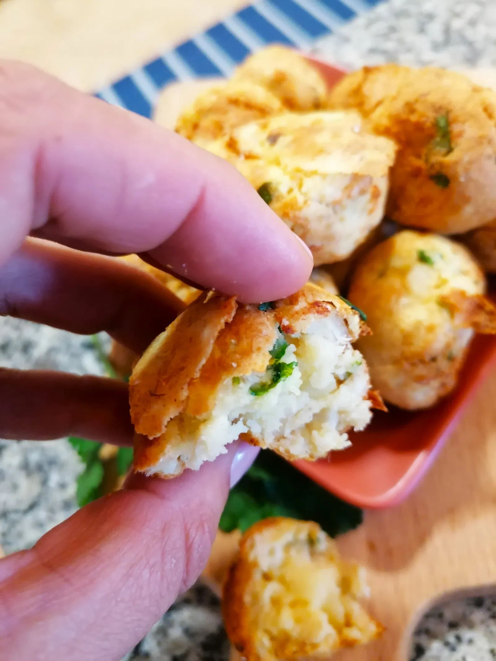 Receita de bolinhas crocantes de peixe na airfryer Receita de bolinhas crocantes de peixe na airfryer