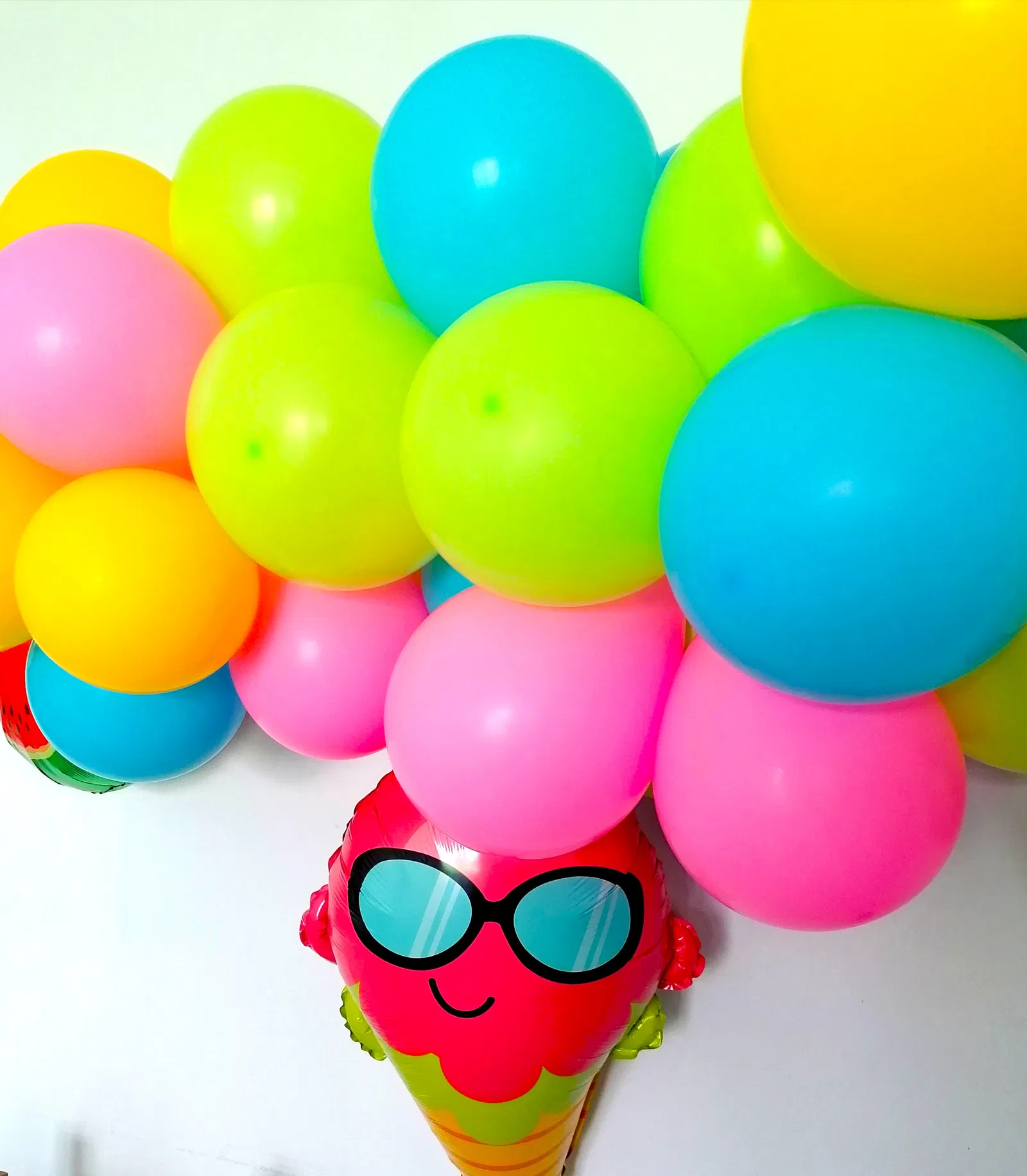 Como organizar uma festa em casa com tema de piscina