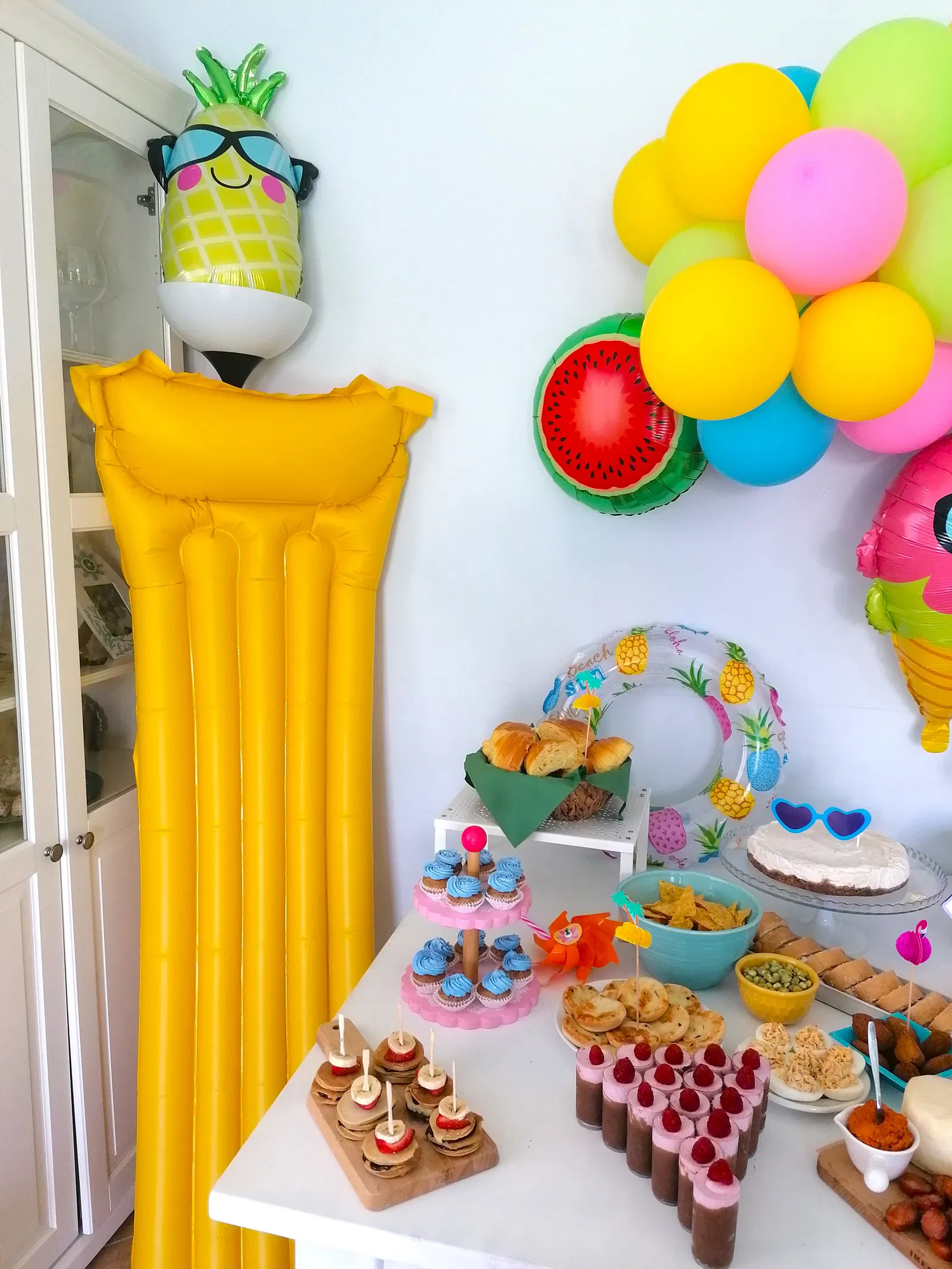 Como organizar uma festa em casa com tema de piscina